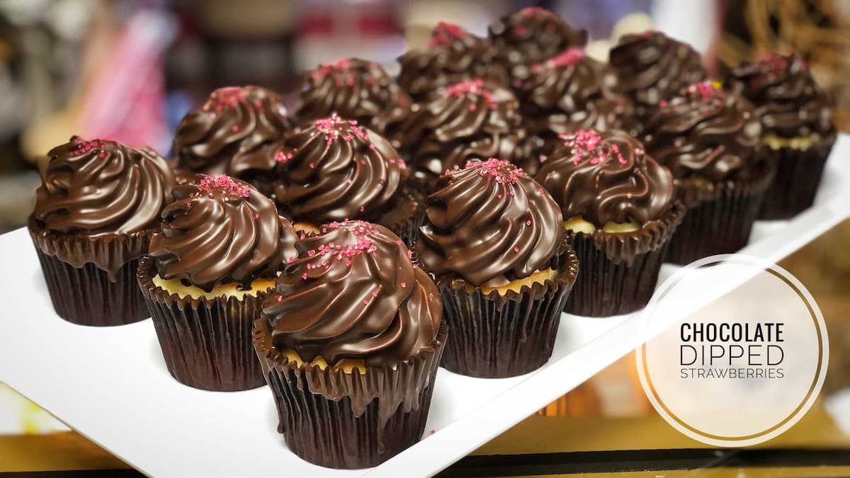 image of Chocolate Dipped Strawberries cupcakes